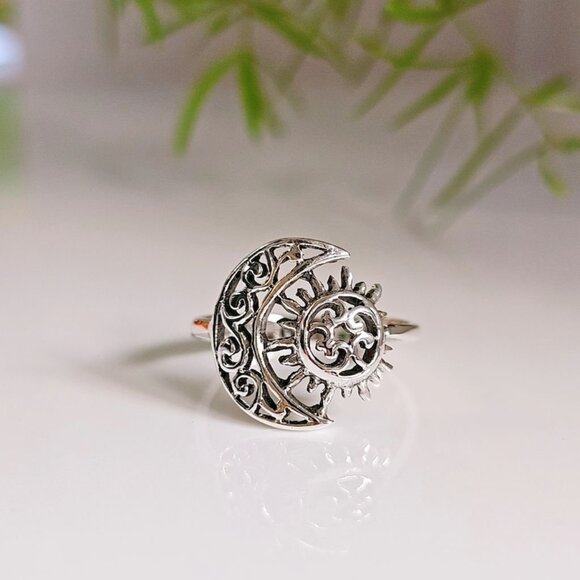 Women's 925 Sterling Silver Moon and Sun Ring Bohemian Crescent Moon Ring - Picture 2 of 10